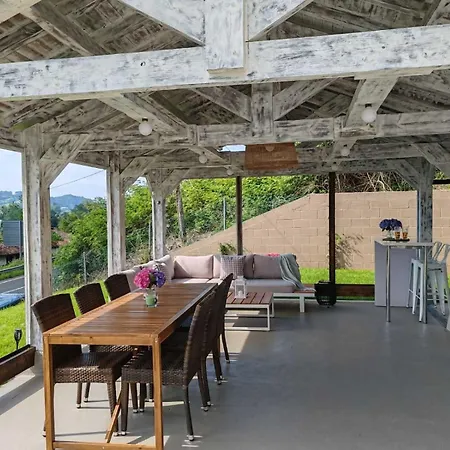 Chalet La Casona Del Viejo Llovio